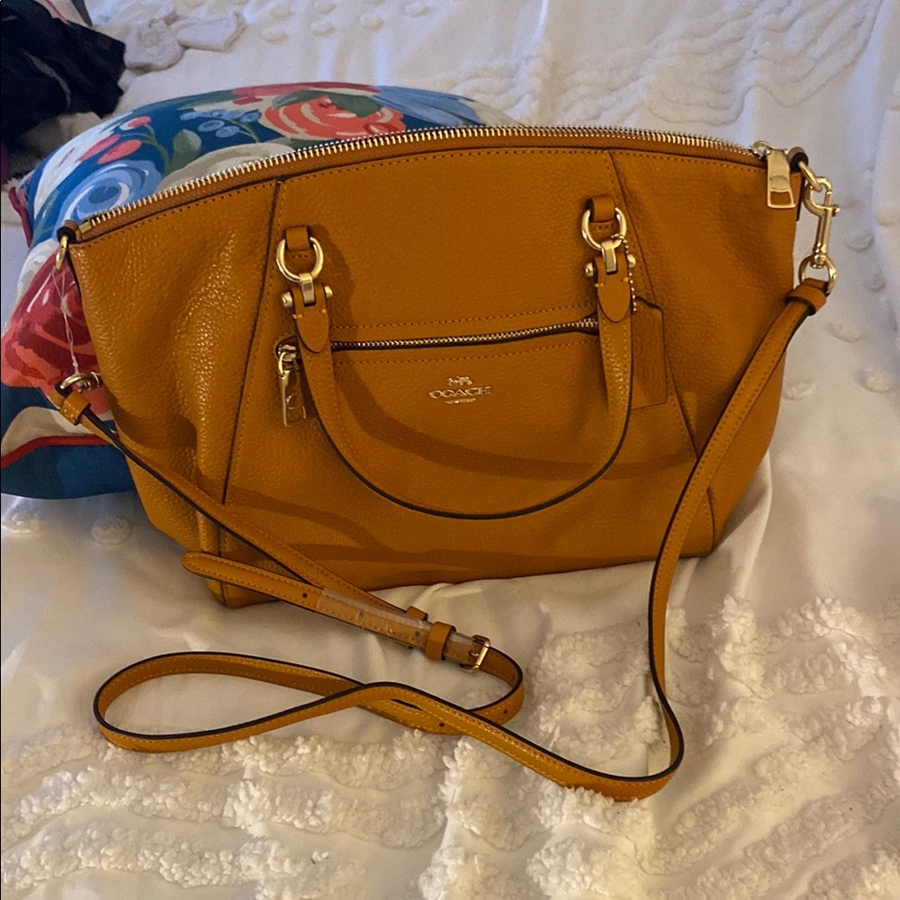 New w/ tags..Coach Orange Gold Crossbody Bag with Adjustable Strap NEW W TAGS🧡